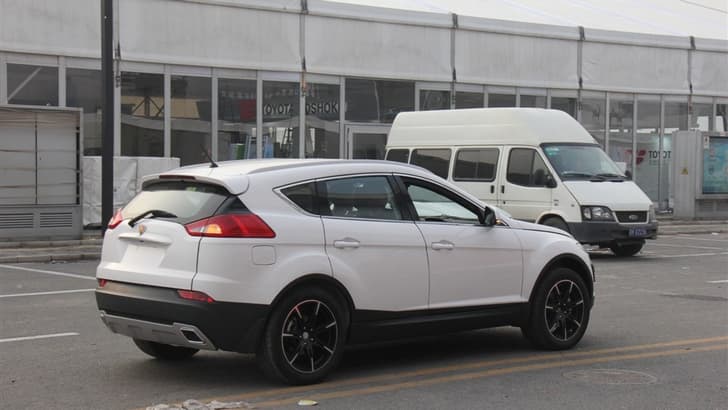 Styling seems to be inspired from the RR Evoque. This SUV is roughly the size of a Honda CR-V. Image source: Chinacartimes.com