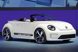 The latest E-Bugster retains the earlier concept’s bold look, but it swaps its speedster-style roof structure for a roofless profile that insiders suggest provides clues to the look of the new Beetle cabriolet.