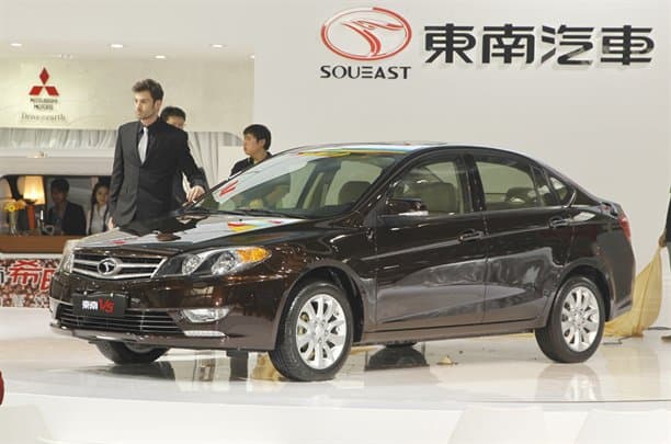 The SouEast V5 saloon is based on an old Mitsubishi Lancer