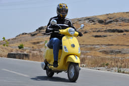 Vespa LX 125 image gallery