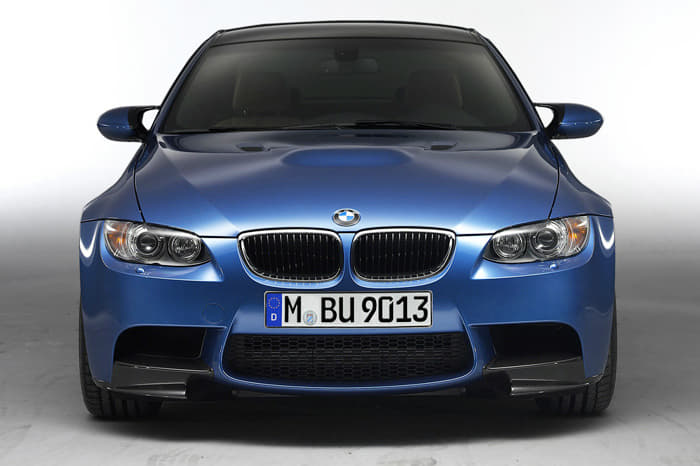 The high-performance model BMW M3 (2010) consistently combined its outstanding driving performance figures with further reduced fuel consumption and exhaust emission levels.
