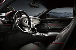 The interior is clearly structured, in customary BMW style, and invites the keen driver to take the helm.