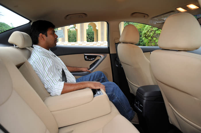 New Hyundai Elantra 2012 photos