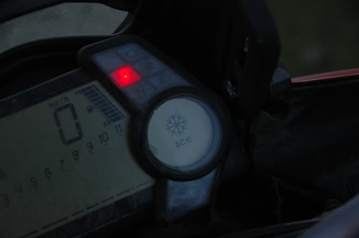 When the temperature drops below 4 degrees, the Multistrada warns the rider about the possibility of ice on the road.