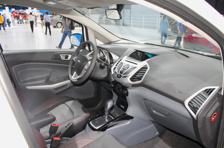 Chinese-market EcoSport interiors shown with an automatic gearbox. 