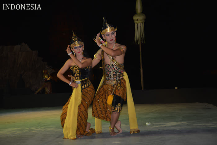 The first official dinner hosted by the Ministry of Tourism and Culture included a cultural show. 