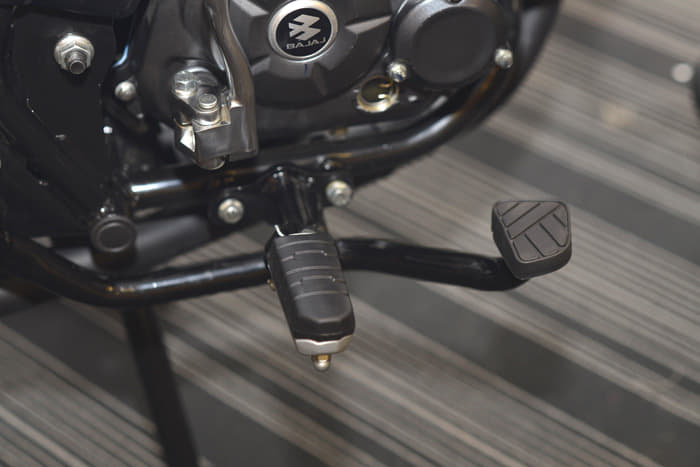 Bajaj Discover 100T detailed photo gallery