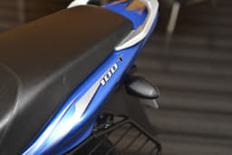 Bajaj Discover 100T detailed photo gallery