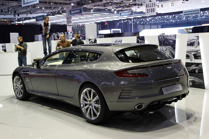 Bertone Jet 2+2 is based on an Aston Martin Rapide.