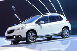 Peugeot's 2008 Nissan Juke rival is premiered, alongside a HybridAir version
