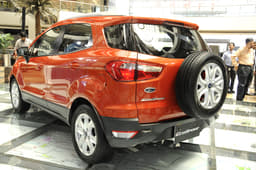 SUV look is further emphasised by the black cladding at the bottom of the bumpers and beneath the doors