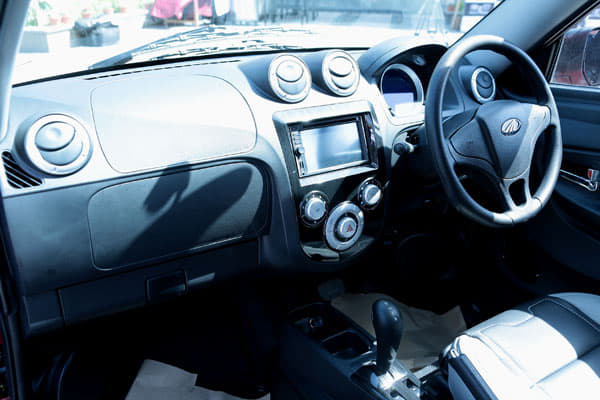 Mahindra e2o detailed photo gallery