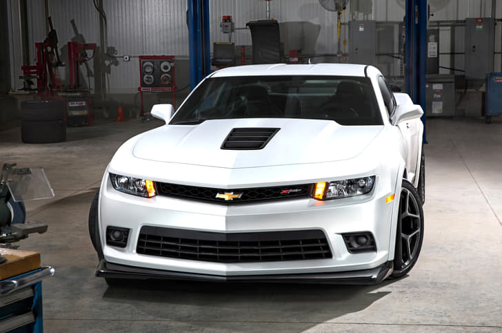 Chevrolet has shown the Camaro Z/28, which is claimed to be the fastest production Camaro yet