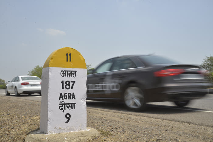 It was a smooth drive to Agra except for little traffic on our way