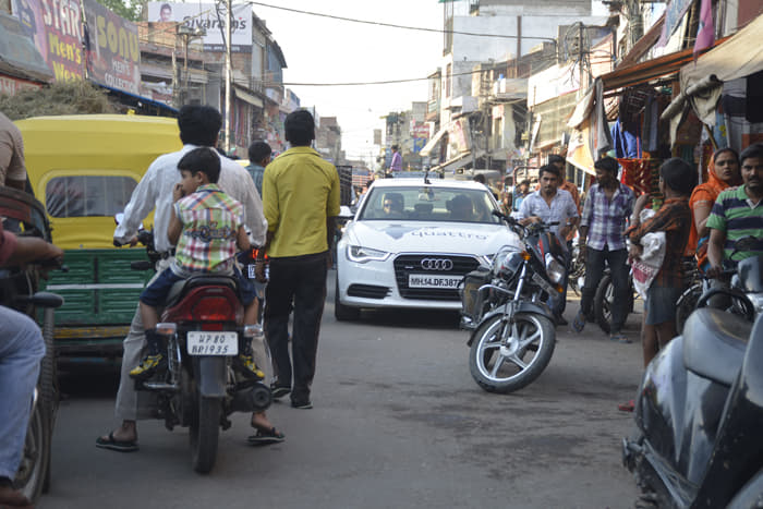 Traffic got worse as we entered Agra