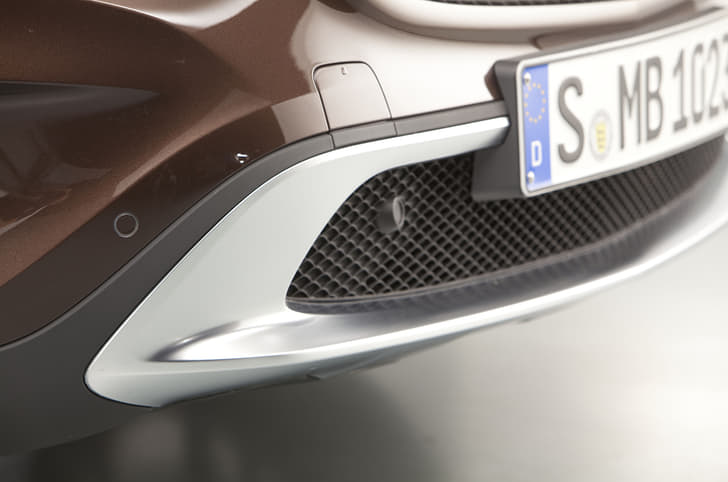 Mercedes Benz GLA photo gallery