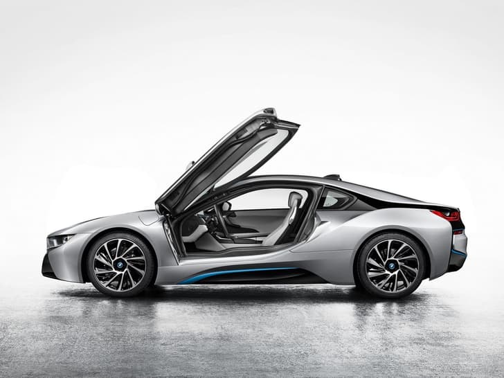 New BMW i8 supercar photo gallery