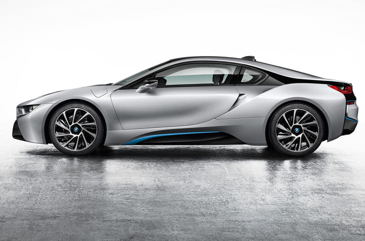 New BMW i8 supercar photo gallery