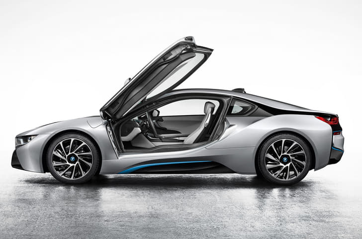 New BMW i8 supercar photo gallery