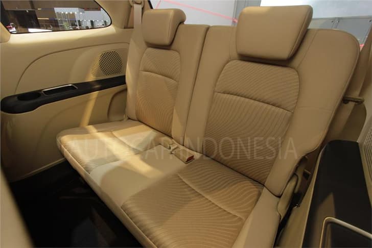 Honda Mobilio MPV photo gallery