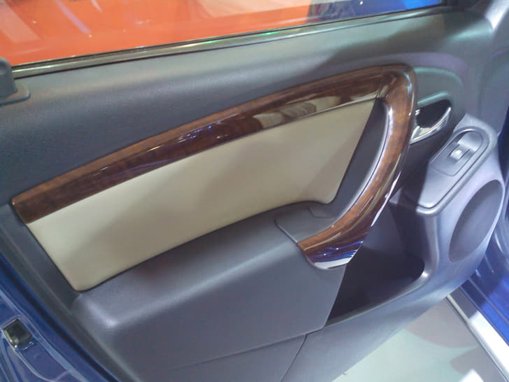 Renault Duster 1st Anniversary Edition photo gallery