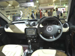 Renault Duster 1st Anniversary Edition photo gallery