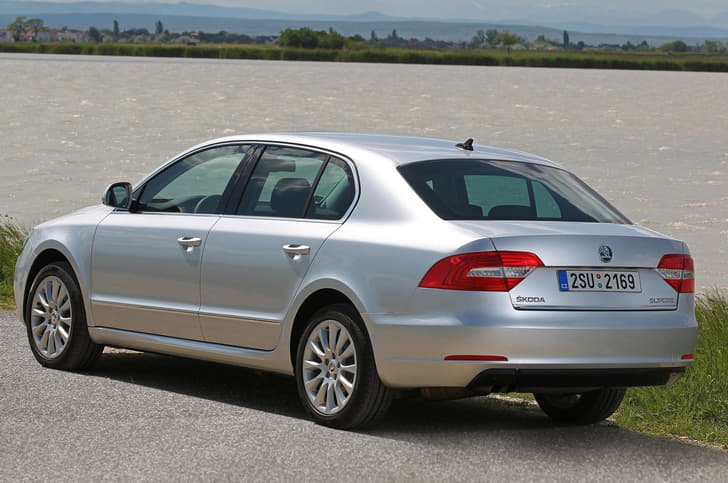 Skoda Superb facelift photo gallery