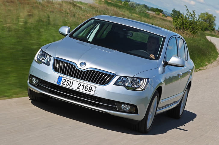 Skoda Superb facelift photo gallery