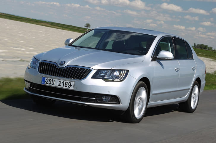Skoda Superb facelift photo gallery