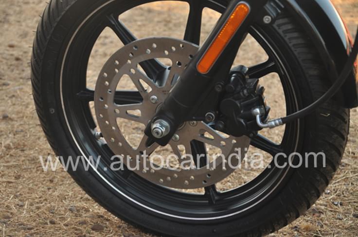 The front disc comes in with a single piston calliper. The front disc comes in with a single piston calliper.