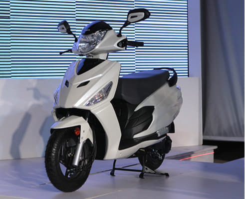 The new Hero Dash will target male buyers and will be powered by a new 111cc, forced air-cooled, single-cylinder motor that produces 8.45bhp.