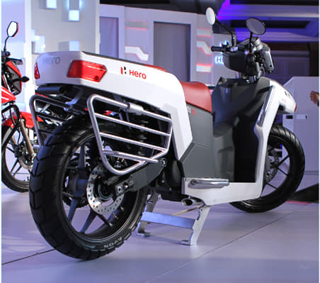 But the RNT is even more interesting under the skin. It comes with a 150cc liquid-cooled, diesel engine! Peak power is around 13.5bhp and Hero will offer a turbocharged version too! 