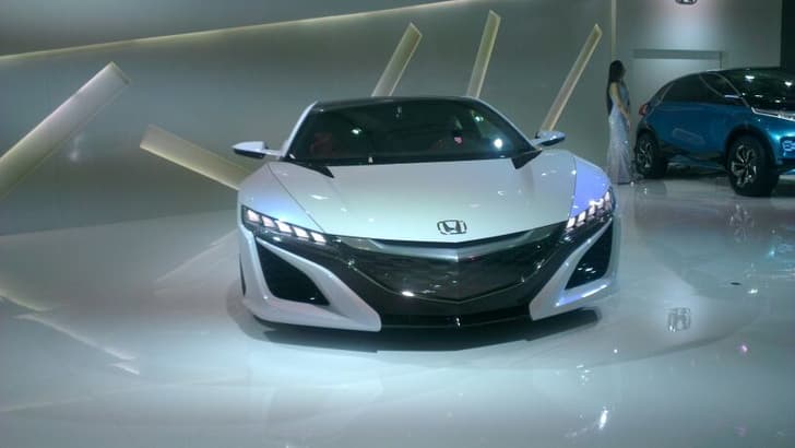 The NSX supercar concept gets a mid-mounted V6 coupled to a pair of electric motors.