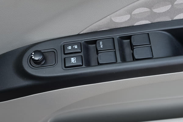 Internally adjustable wing mirrors are standard on the higher variants.  Image - 6314
