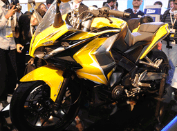 ... as does its faired sister the SS 400