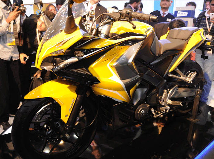 ... as does its faired sister the SS 400