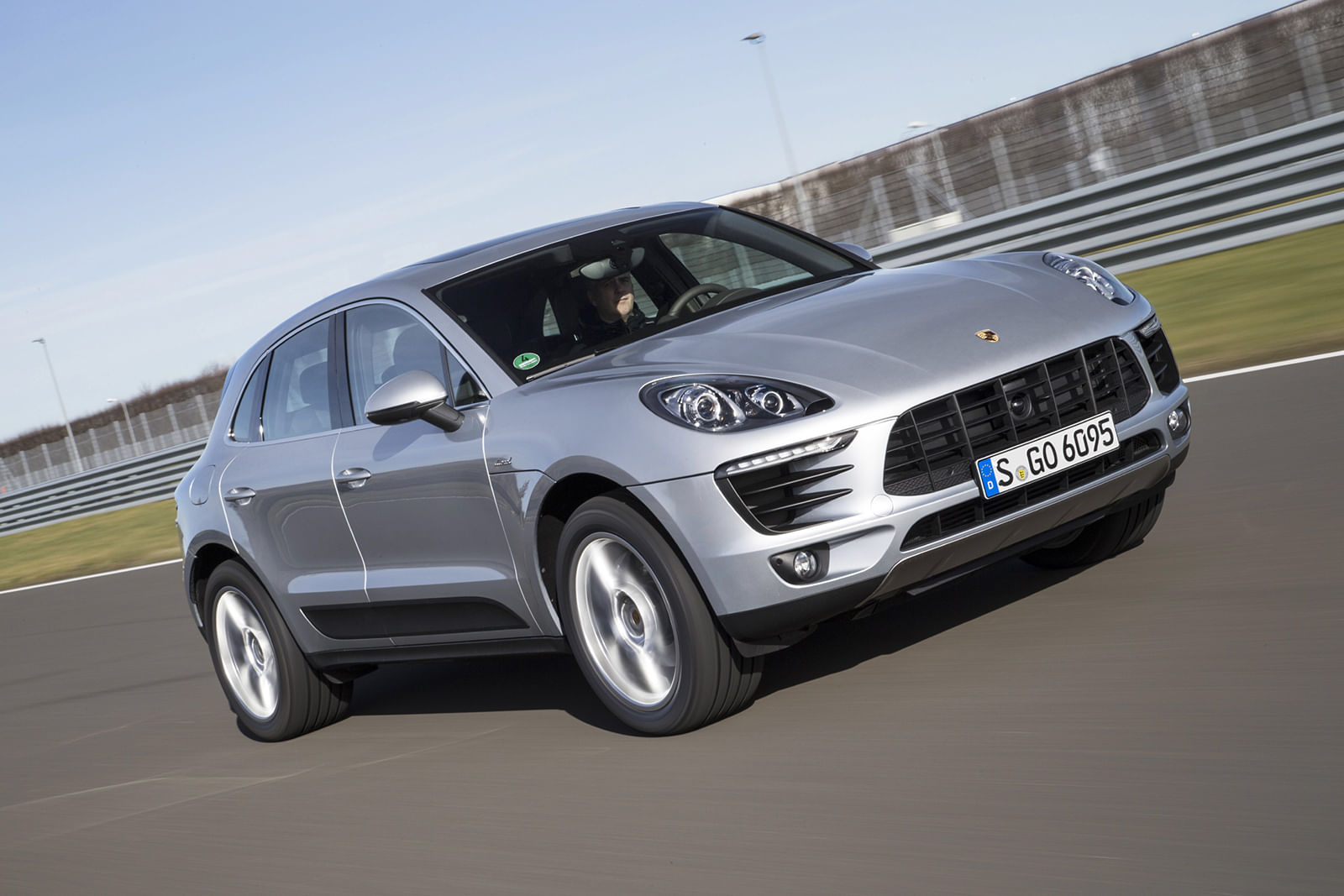 New Porsche Macan S Diesel review photo gallery - Image 2