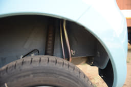 Inner wheel arch cladding omitted, presumably for cutting costs.