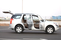 The XUV500 W4 also gets a six-way manually adjustable driver&#8217;s seat. In terms of safety, there's dual airbags, ABS with EBD and disc brakes all round. 