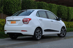 That the Xcent looks nice is no coincidence – Hyundai had a sedan in mind when it launched the Grand i10, the car the Xcent is based on. 