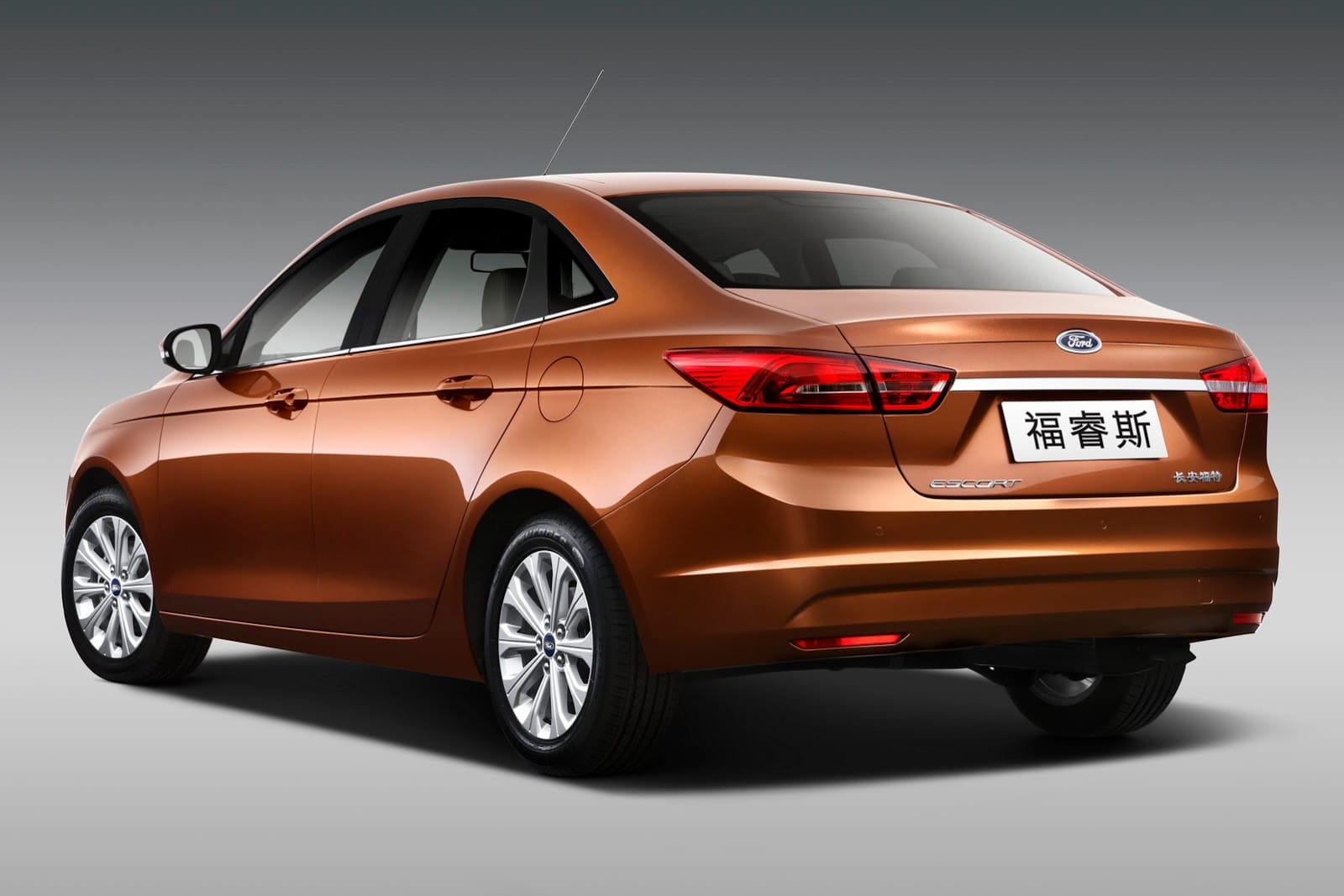 New Ford Escort Sedan photo gallery - Image 2