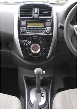 Nissan Sunny facelift photo gallery