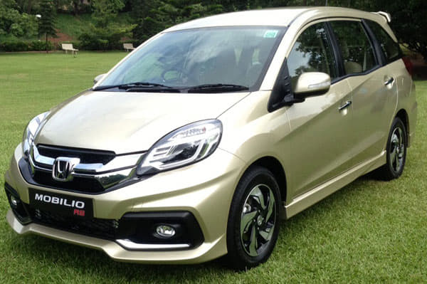 Aggressive front bumper, larger air dams and sportier chrome grille on the face of the RS.