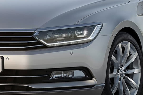 New Volkswagen Passat photo gallery