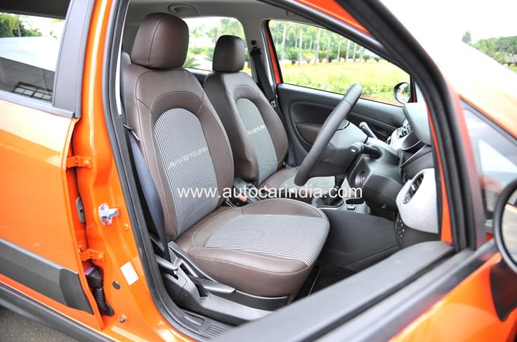 Leather and fabric mixed seats on the Avventura helps them stay cool in summer. Leather and fabric mixed seats on the Avventura helps them stay cool in summer.