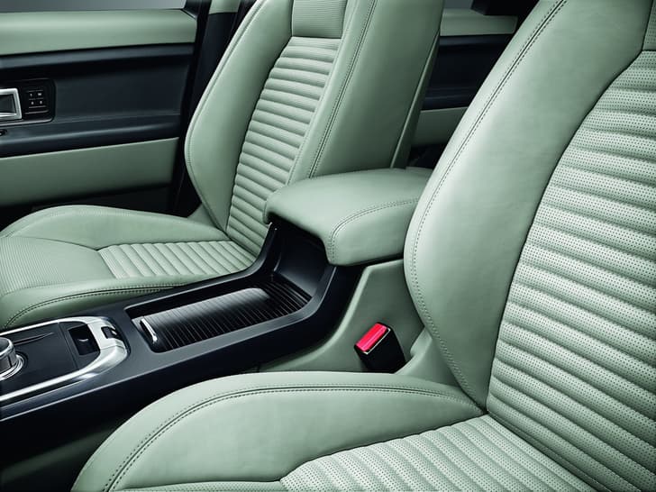 Land Rover Discovery Sport photo gallery