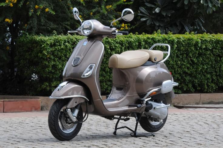Chrome accents of Elegante shine with lustre. Chrome accents of Elegante shine with lustre.