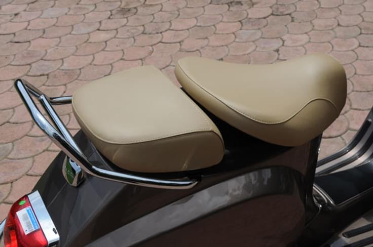New split seat adds to give unique old school feel. New split seat adds to give unique old school feel.