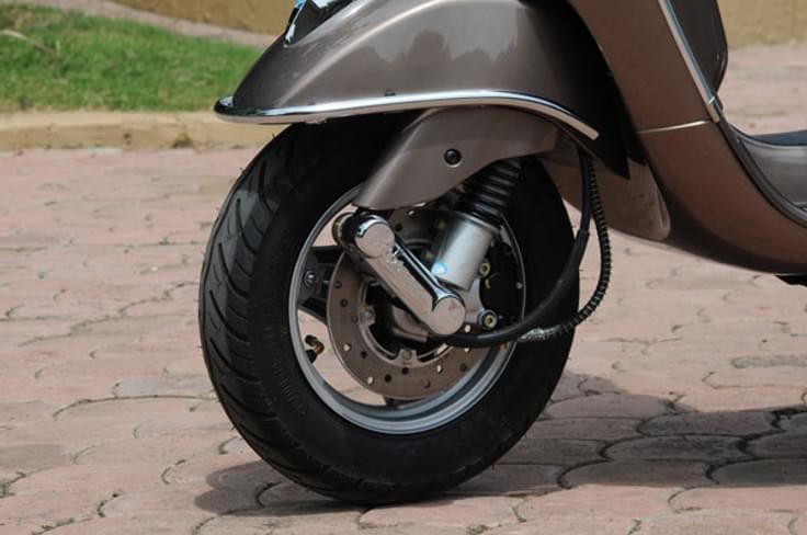 Disc brake standard on Elegante scooter. Disc brake standard on Elegante scooter.