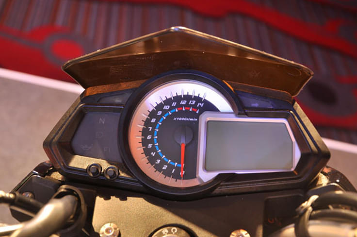 The twin-cylinder engine will peak at 11000rpm. The twin-cylinder engine will peak at 11000rpm.